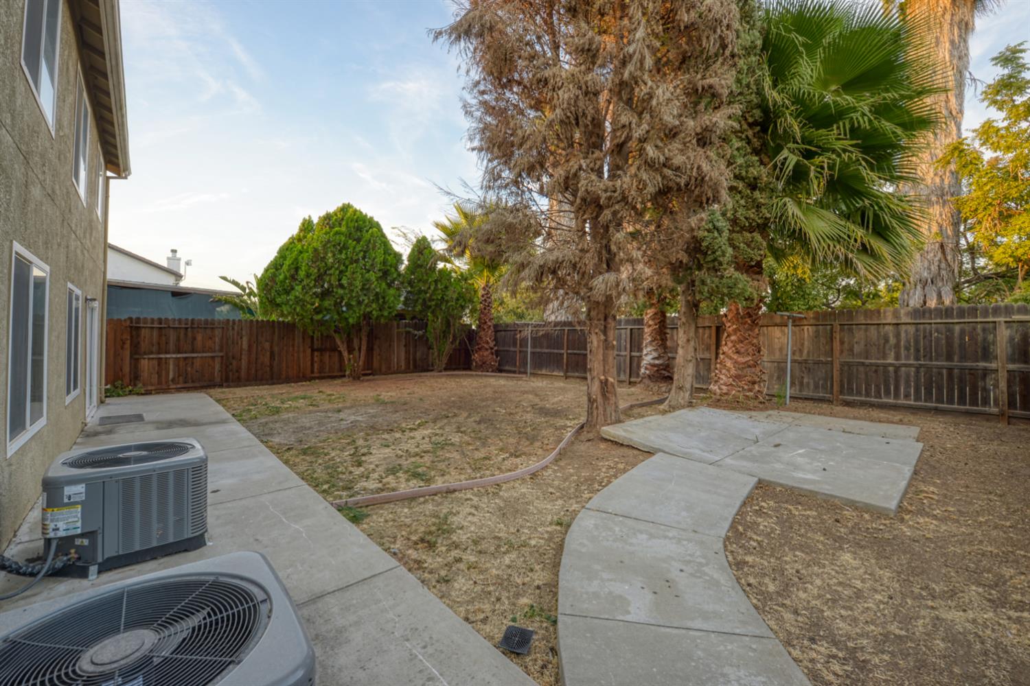 464 Red Robin Dr, Patterson, CA 95363