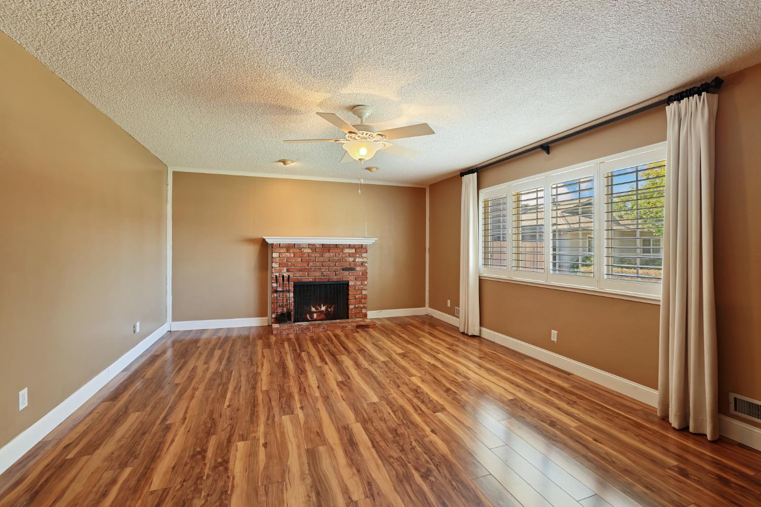 120 Andrews Ct, Turlock, CA 95380