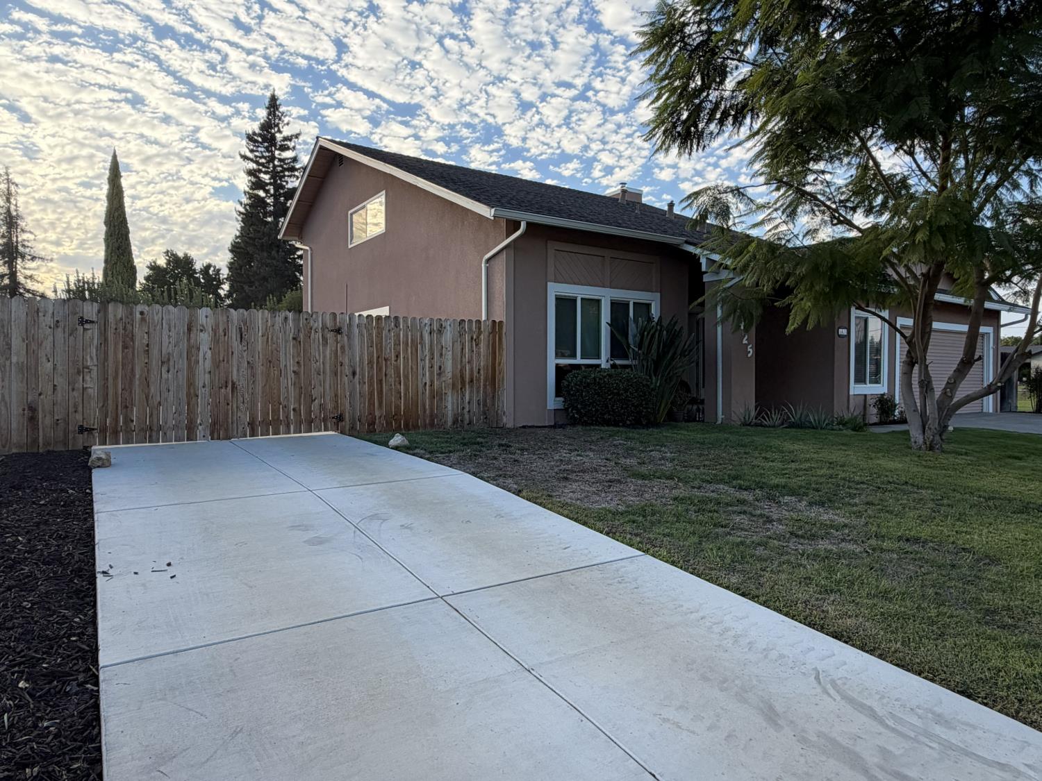1425 Forest Dr, Turlock, CA 95380