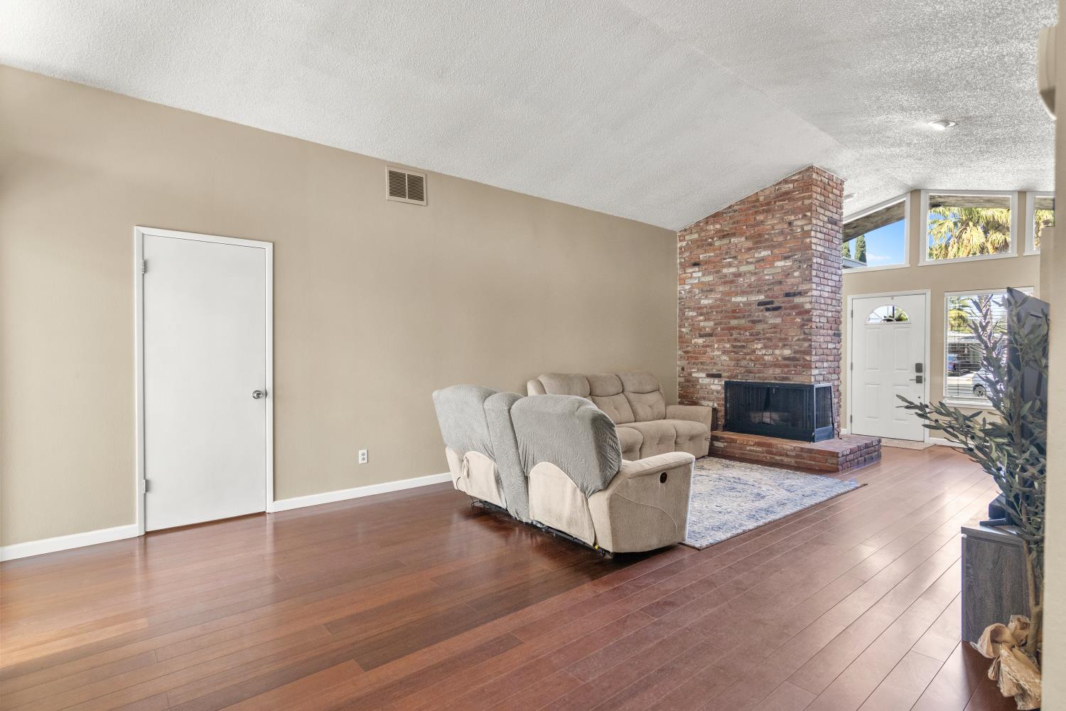 3724 Stanislaus St, Riverbank, CA 95367