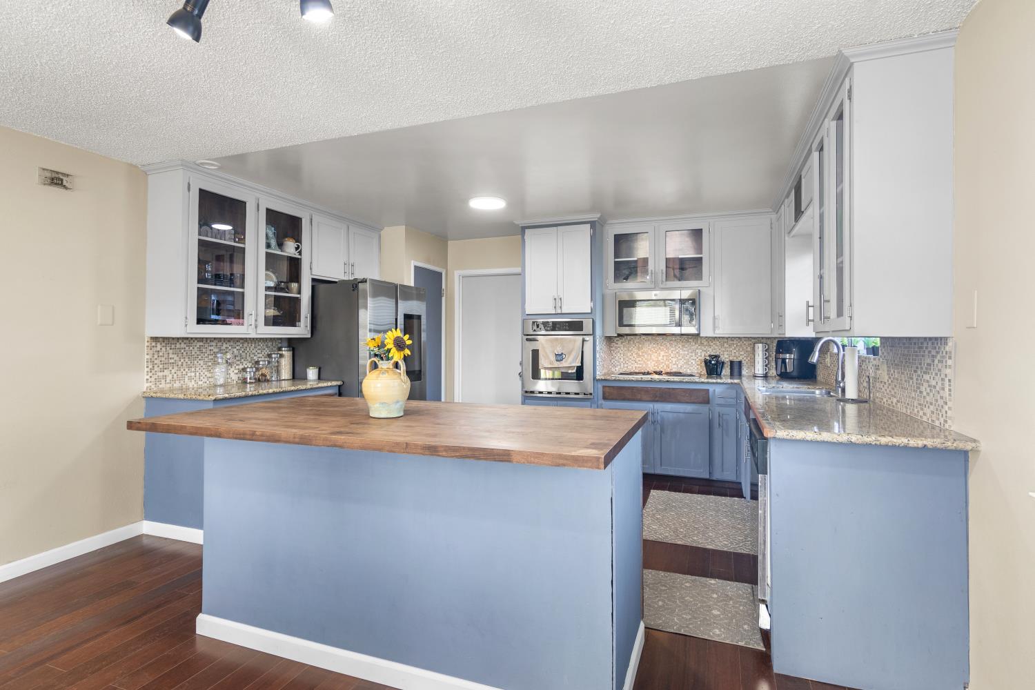 3724 Stanislaus St, Riverbank, CA 95367