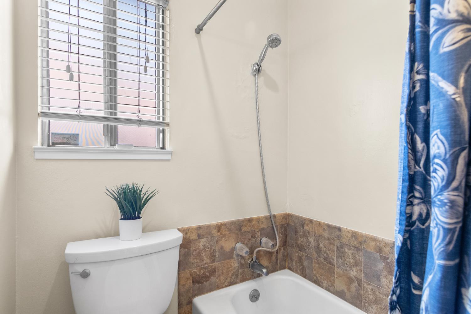 3724 Stanislaus St, Riverbank, CA 95367