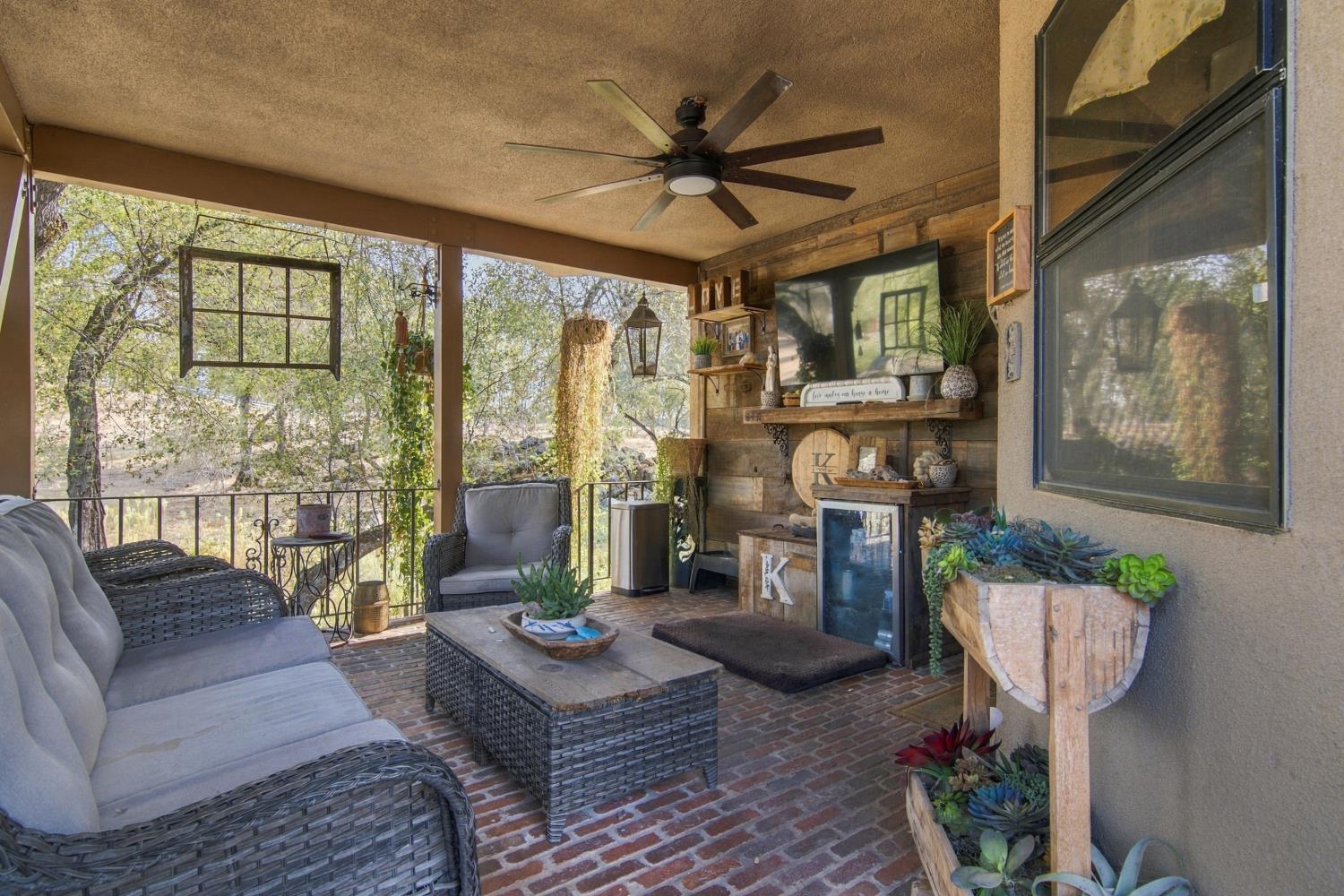 5552 Bear Creek Dr, Catheys Valley, CA 95306