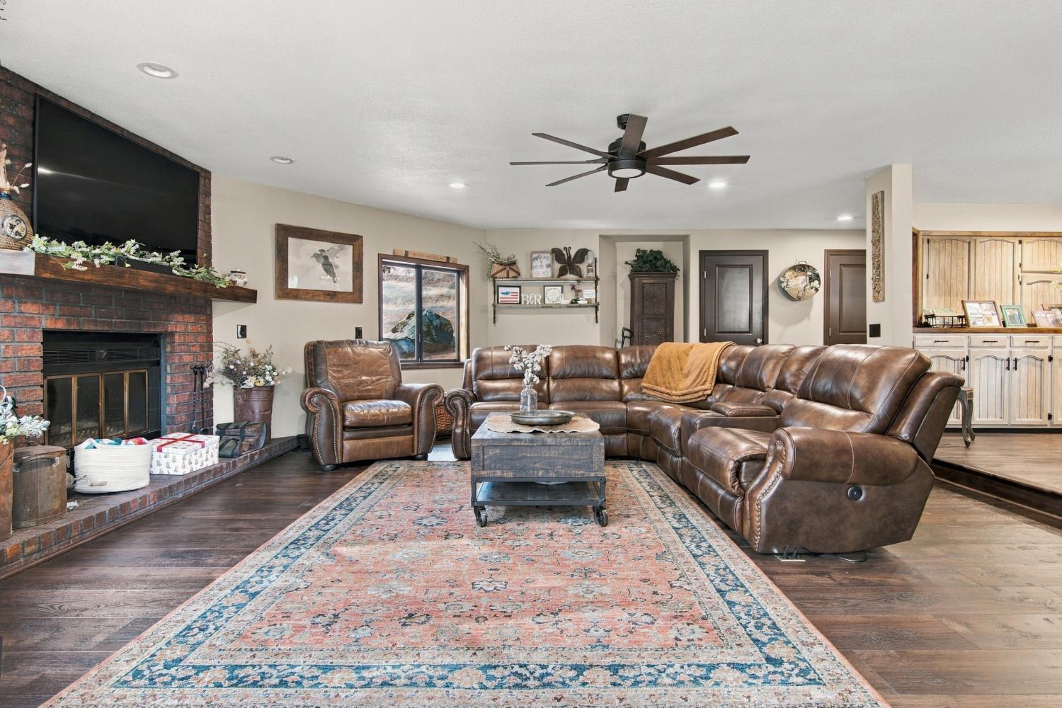 5552 Bear Creek Dr, Catheys Valley, CA 95306