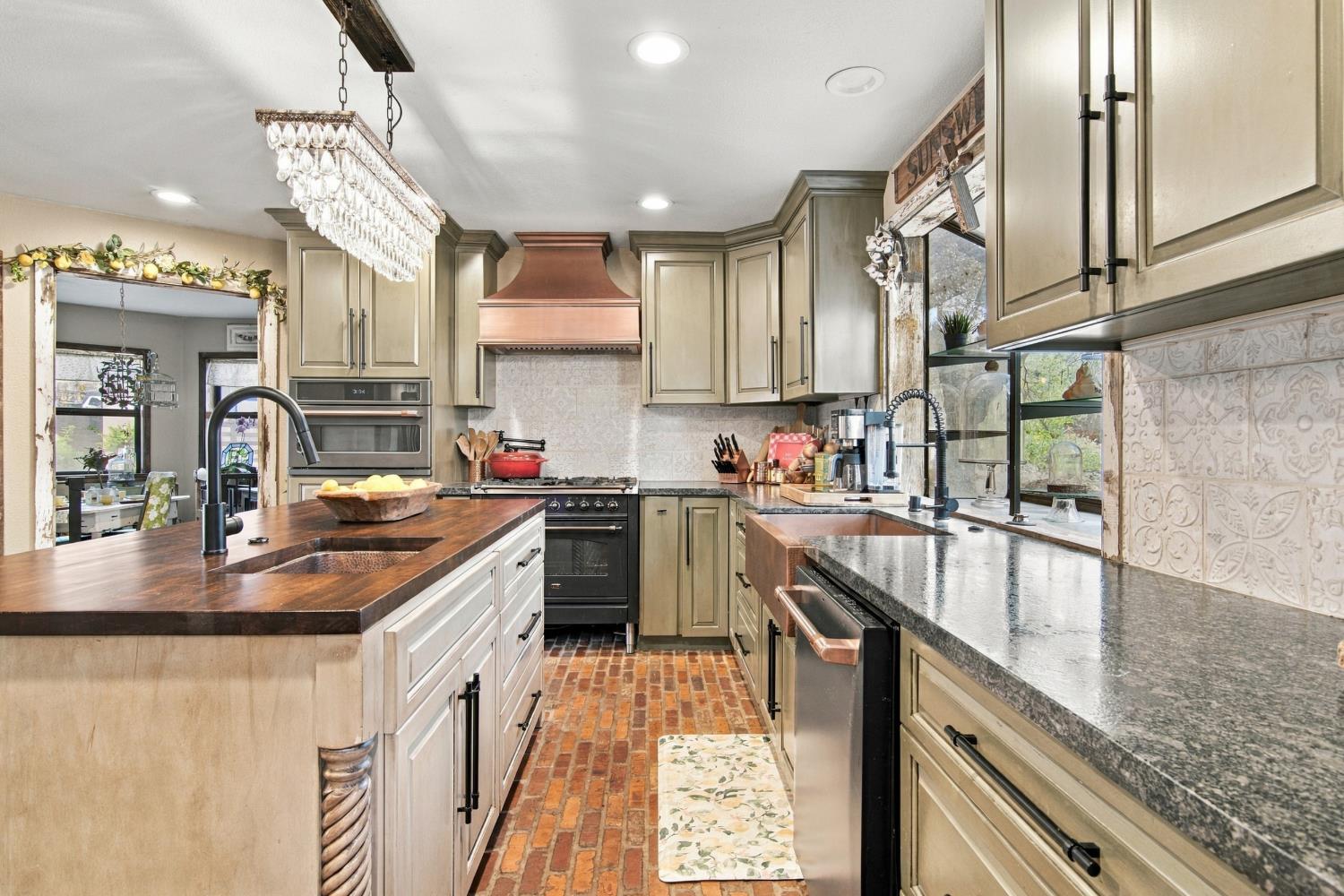 5552 Bear Creek Dr, Catheys Valley, CA 95306