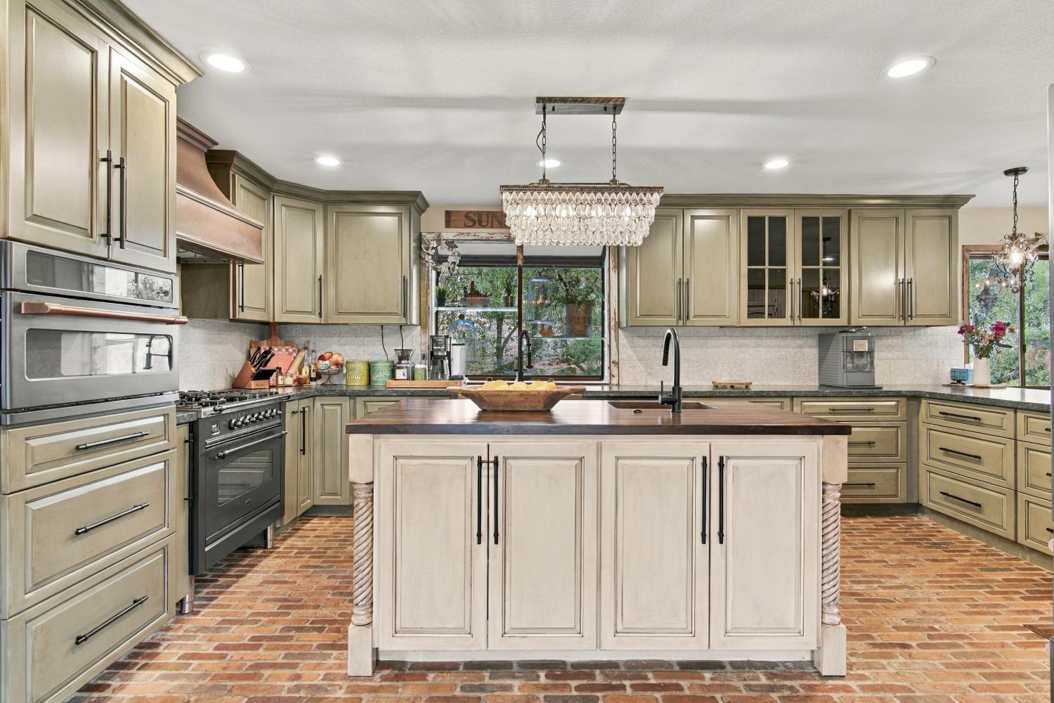 5552 Bear Creek Dr, Catheys Valley, CA 95306