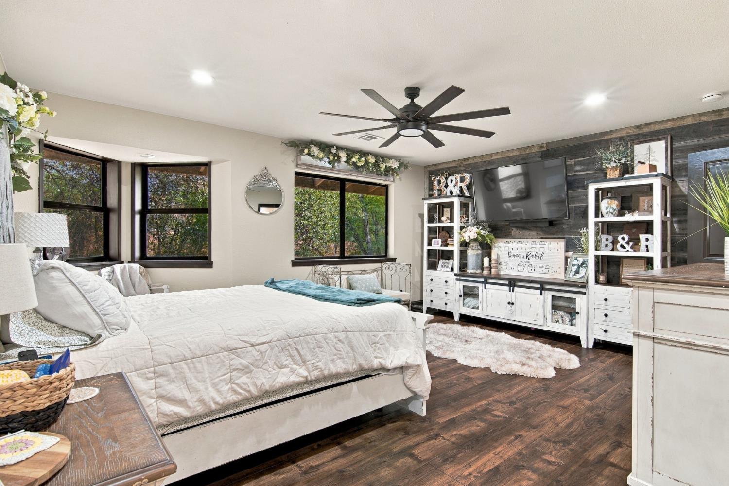 5552 Bear Creek Dr, Catheys Valley, CA 95306
