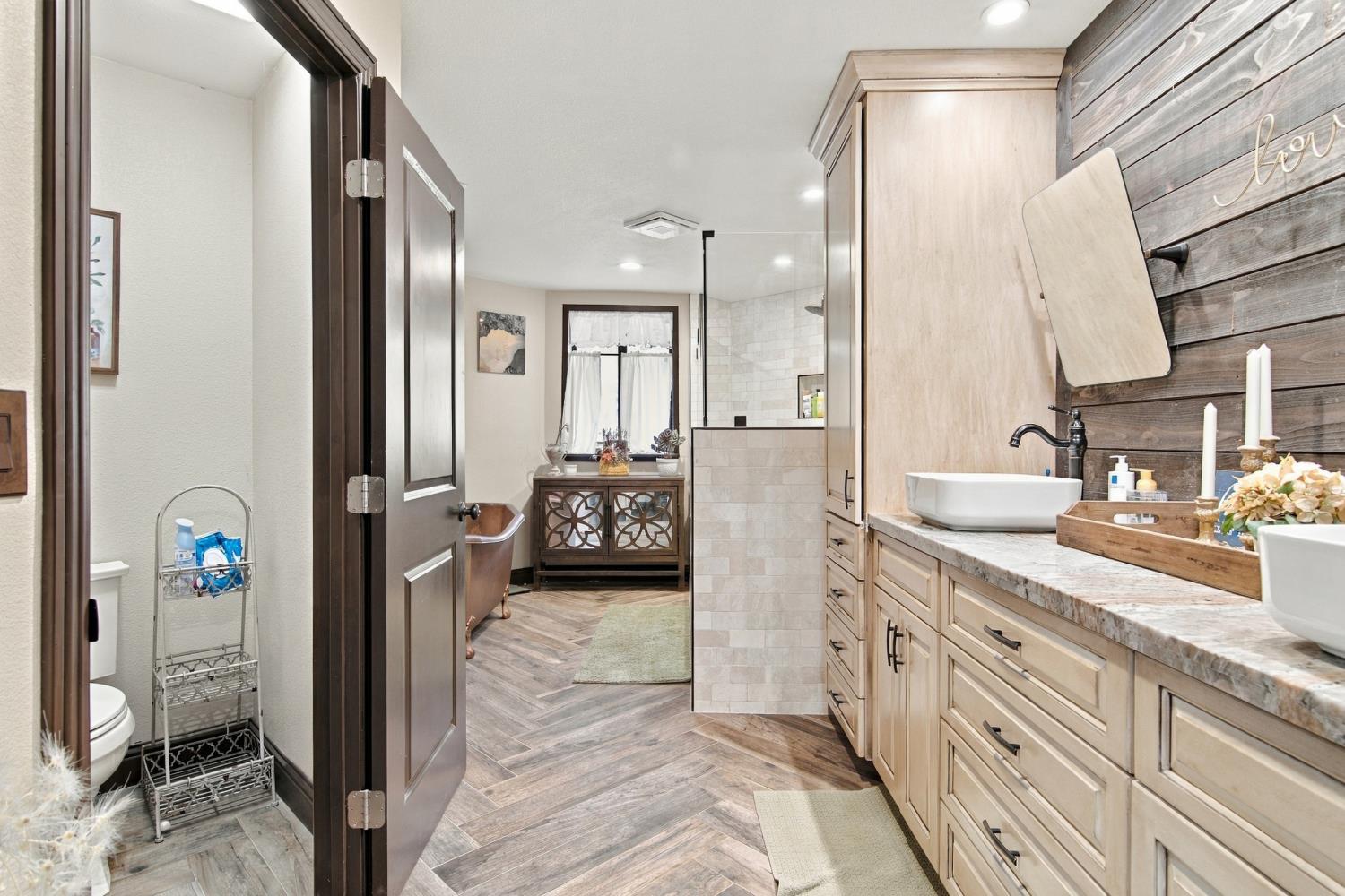 5552 Bear Creek Dr, Catheys Valley, CA 95306