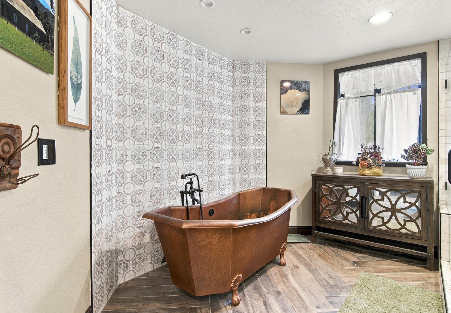 5552 Bear Creek Dr, Catheys Valley, CA 95306