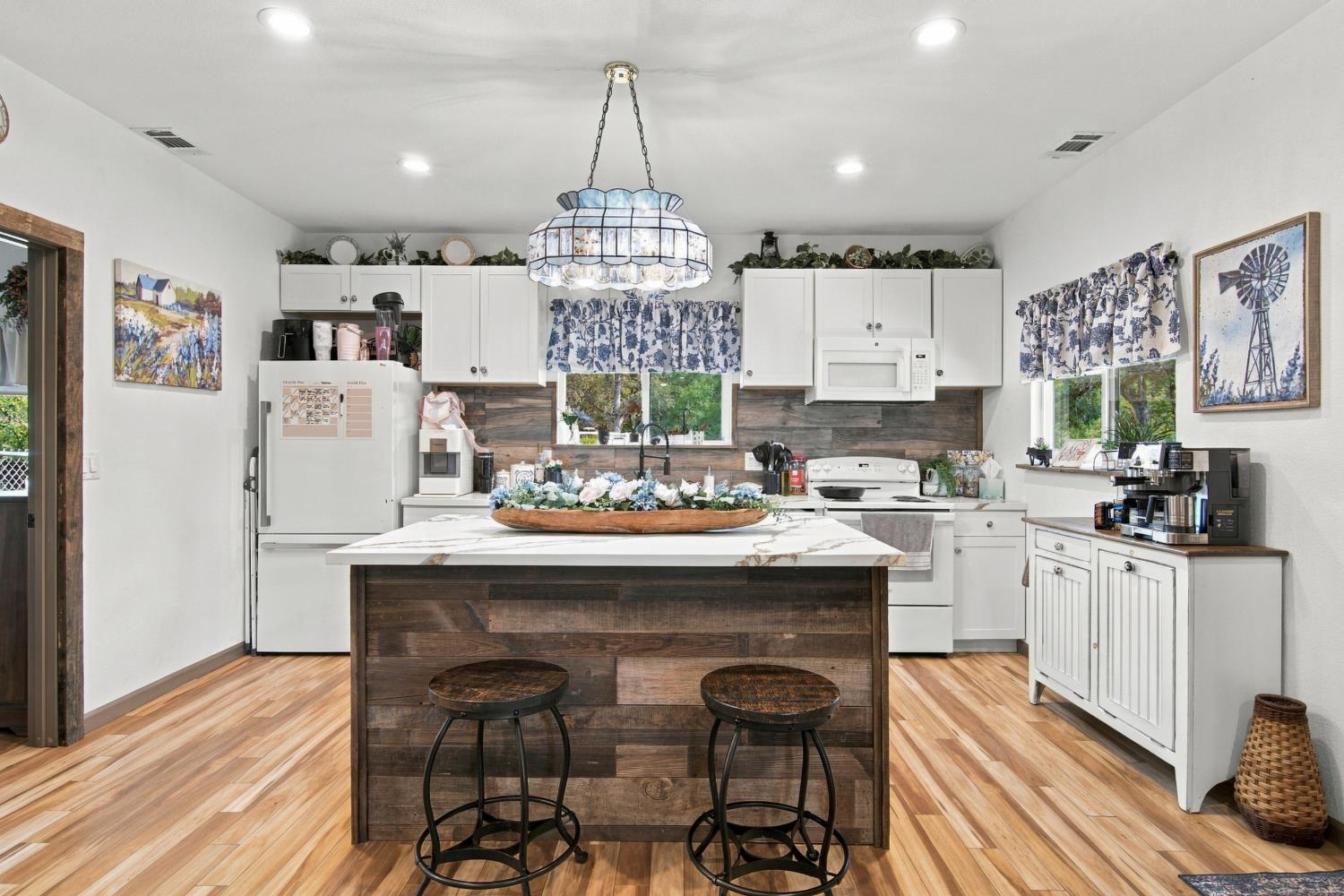 5552 Bear Creek Dr, Catheys Valley, CA 95306