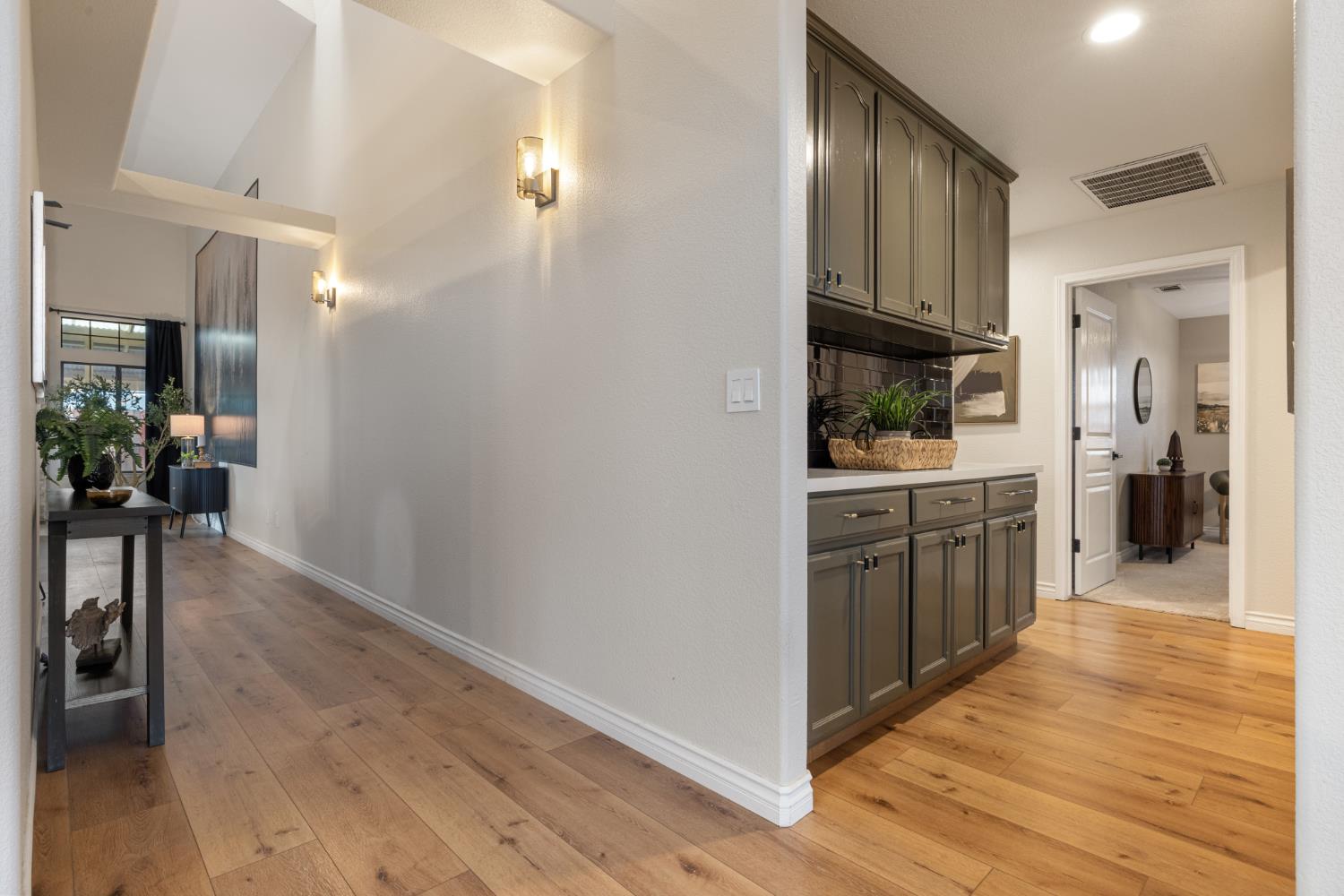 1786 Brookside Dr, Manteca, CA 95336