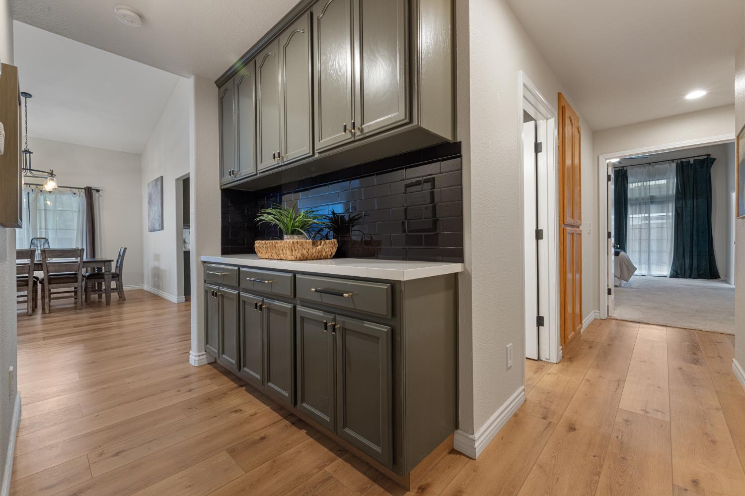 1786 Brookside Dr, Manteca, CA 95336
