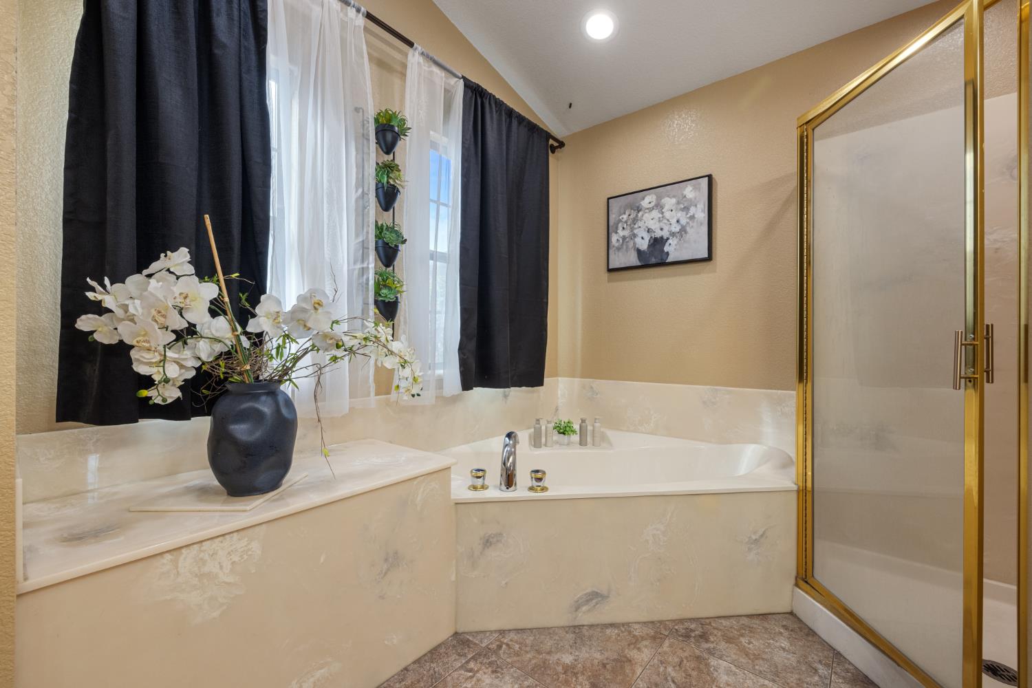 1786 Brookside Dr, Manteca, CA 95336