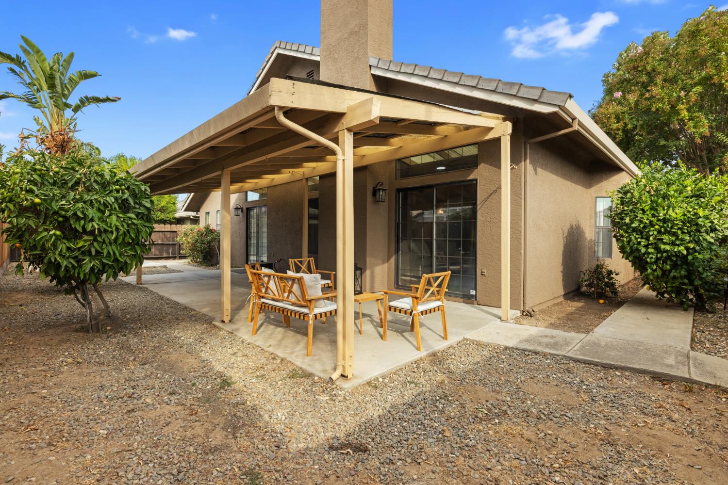 1786 Brookside Dr, Manteca, CA 95336