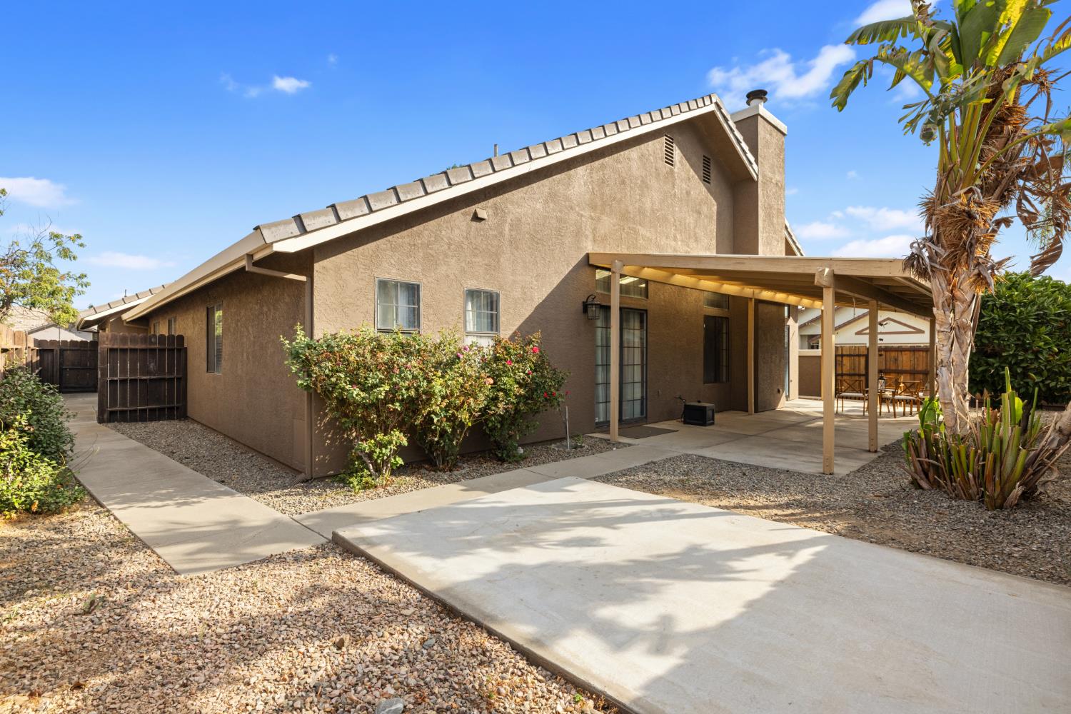 1786 Brookside Dr, Manteca, CA 95336