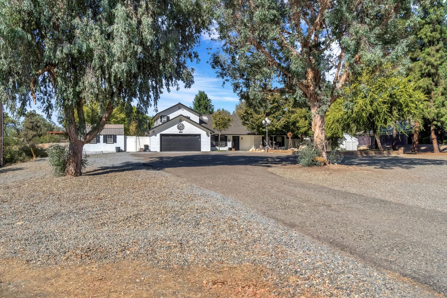 15446 Monreal Rd, Madera, CA 93636