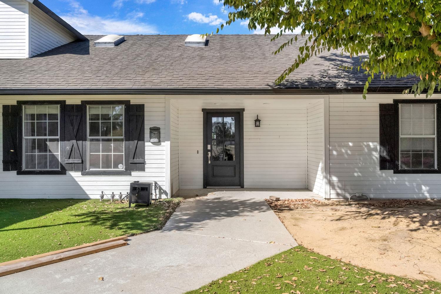 15446 Monreal Rd, Madera, CA 93636