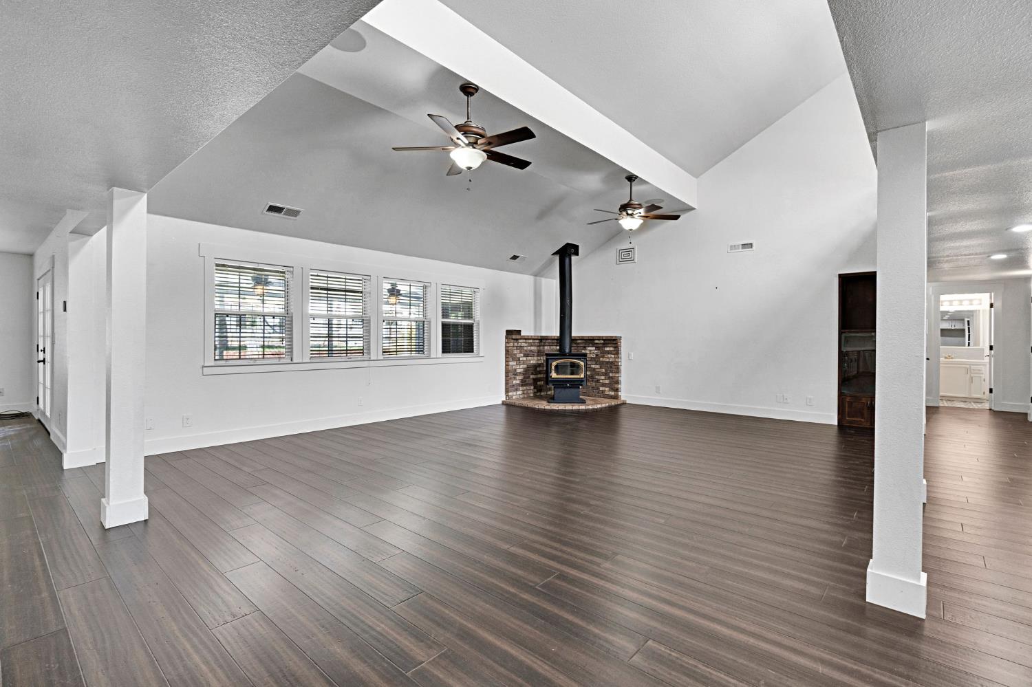 15446 Monreal Rd, Madera, CA 93636
