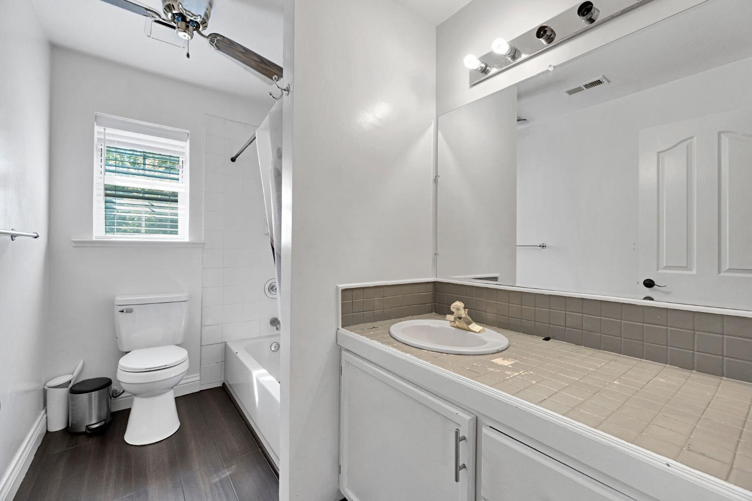 15446 Monreal Rd, Madera, CA 93636