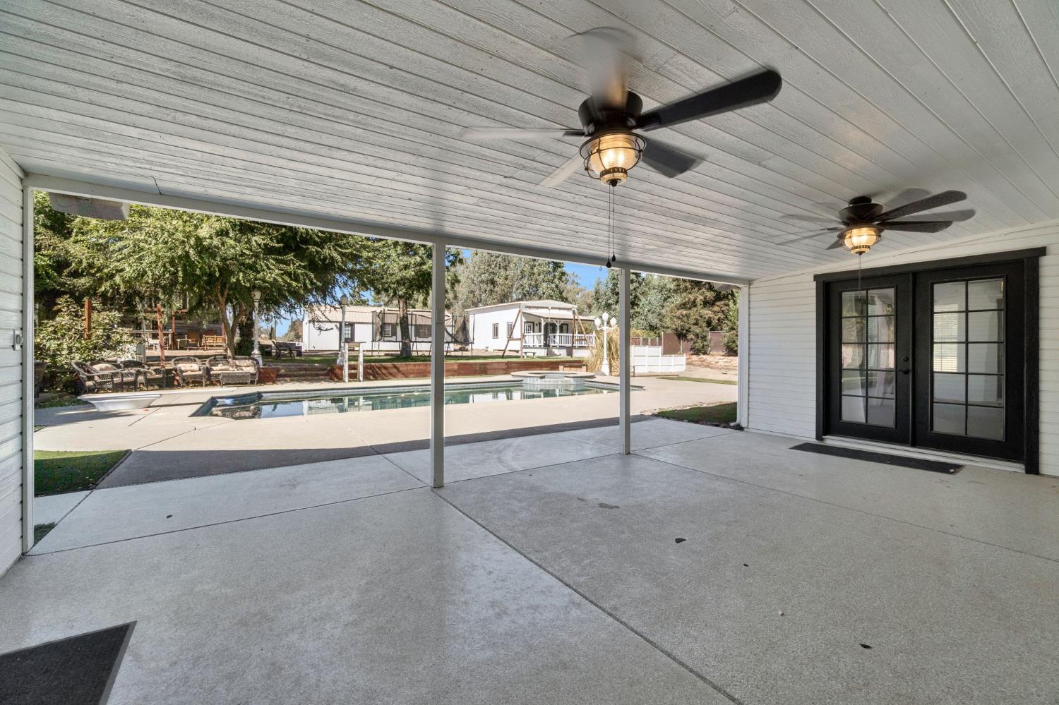15446 Monreal Rd, Madera, CA 93636