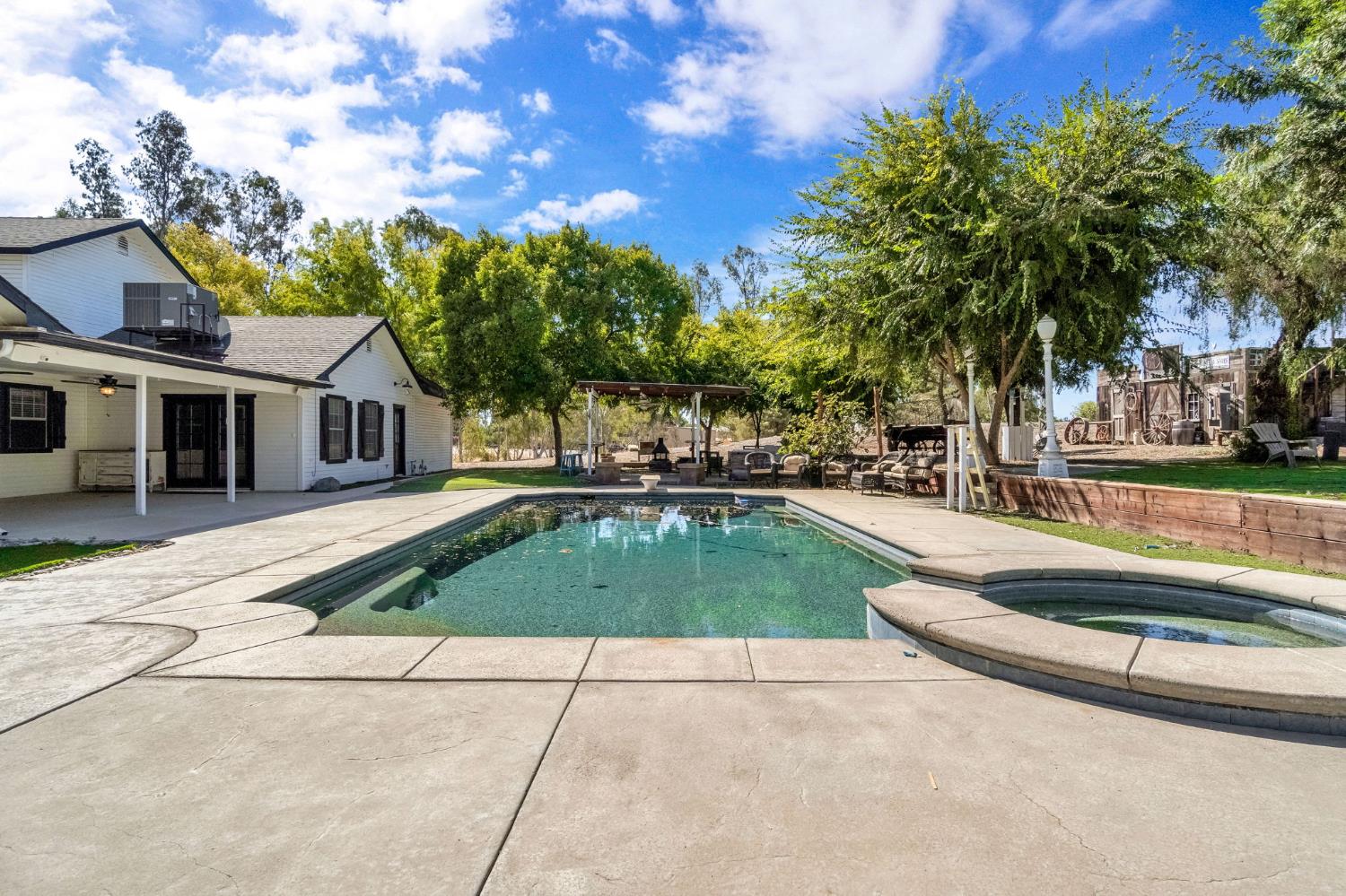 15446 Monreal Rd, Madera, CA 93636