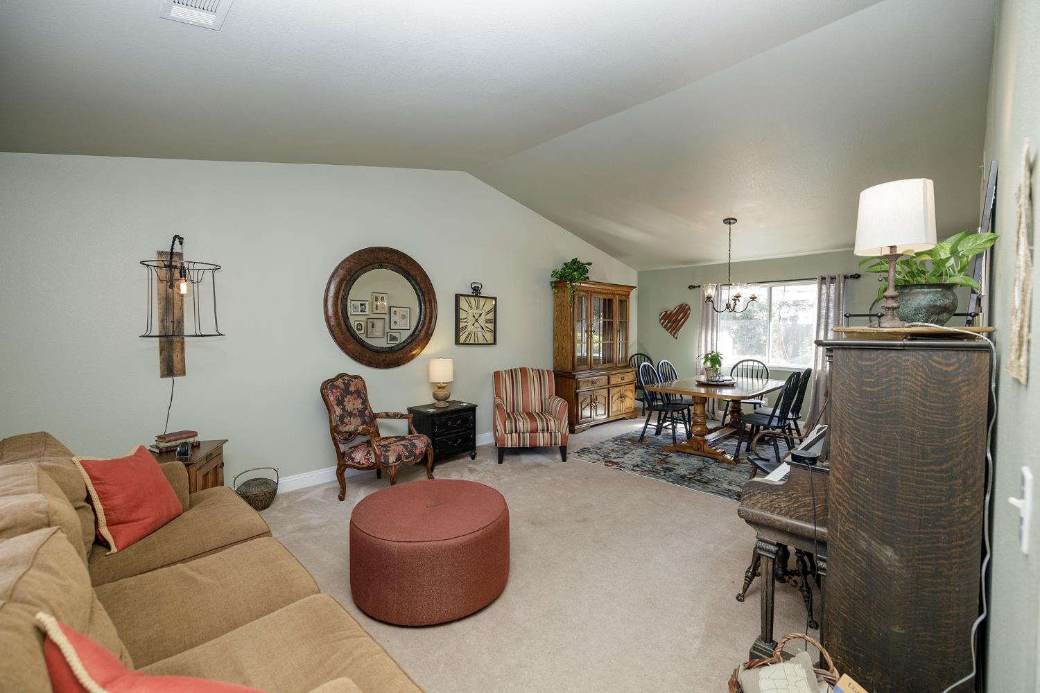 2749 Whitewood Ct, Oakdale, CA 95361