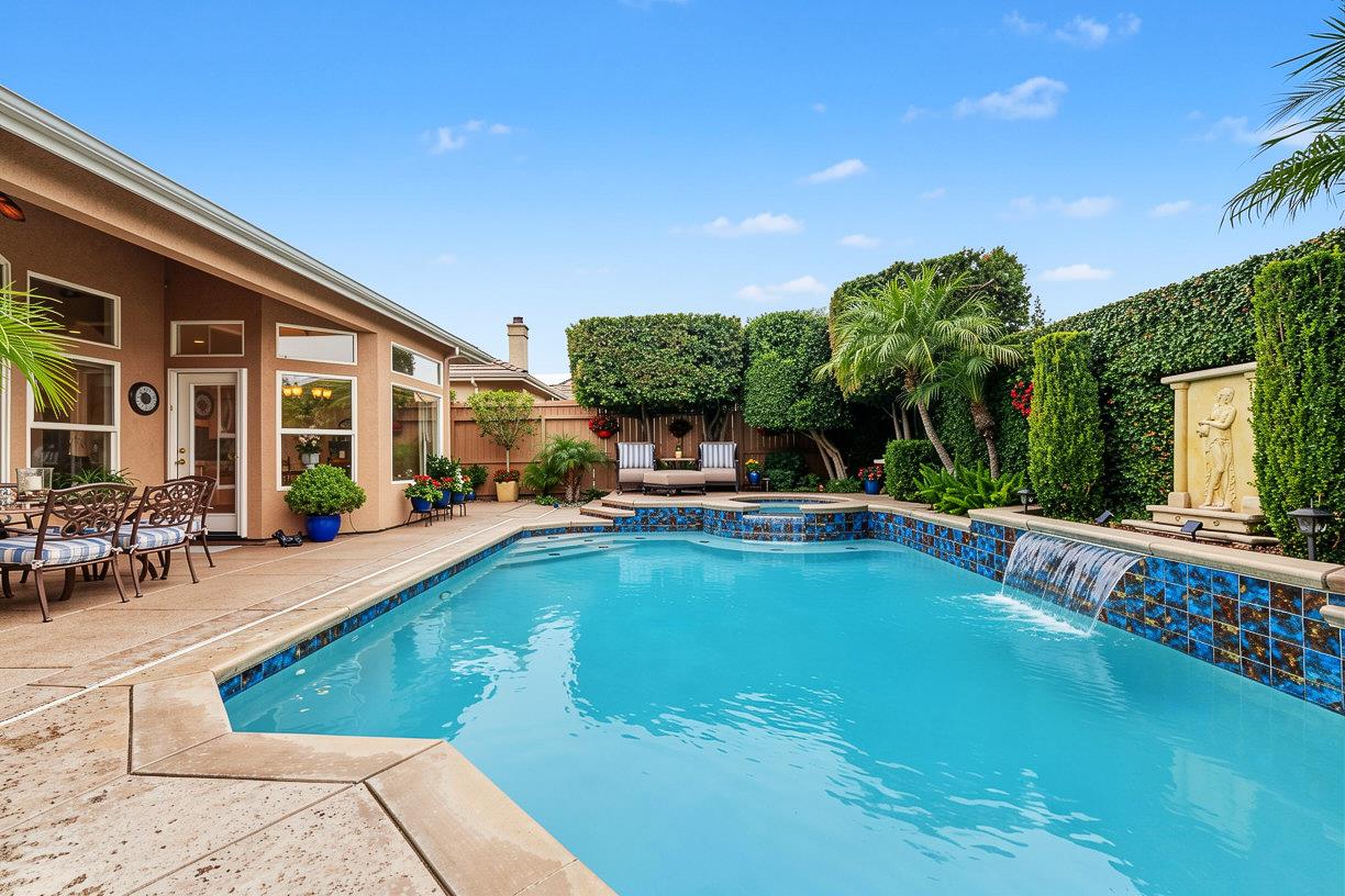 Open Photo