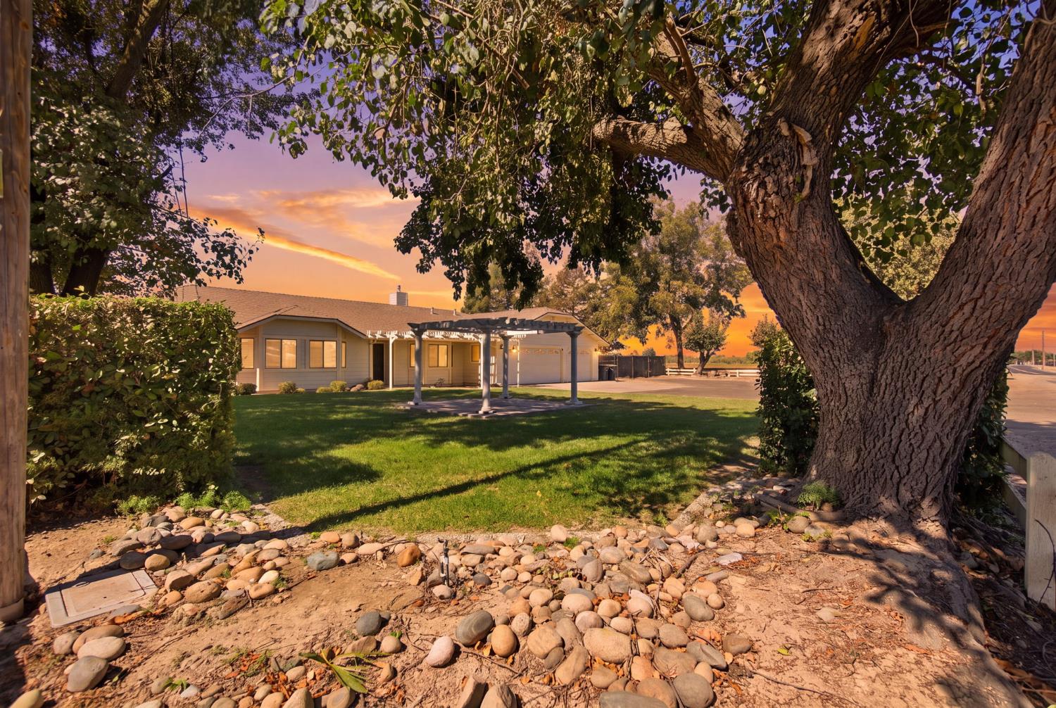 107 Frazine Rd, Modesto, CA 95357
