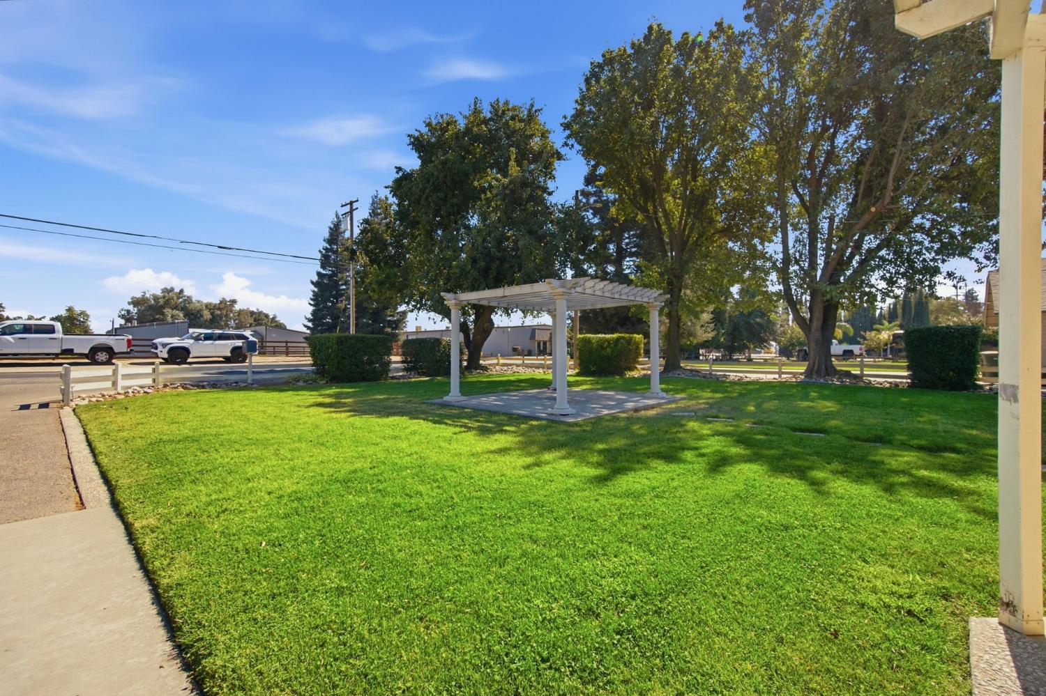 107 Frazine Rd, Modesto, CA 95357