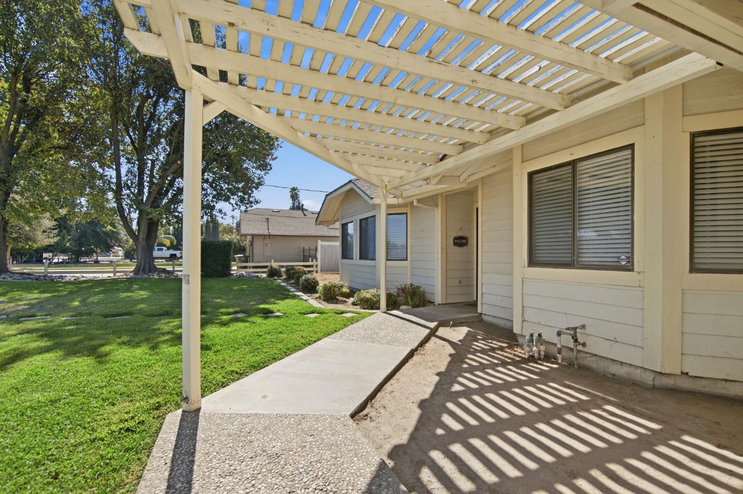107 Frazine Rd, Modesto, CA 95357