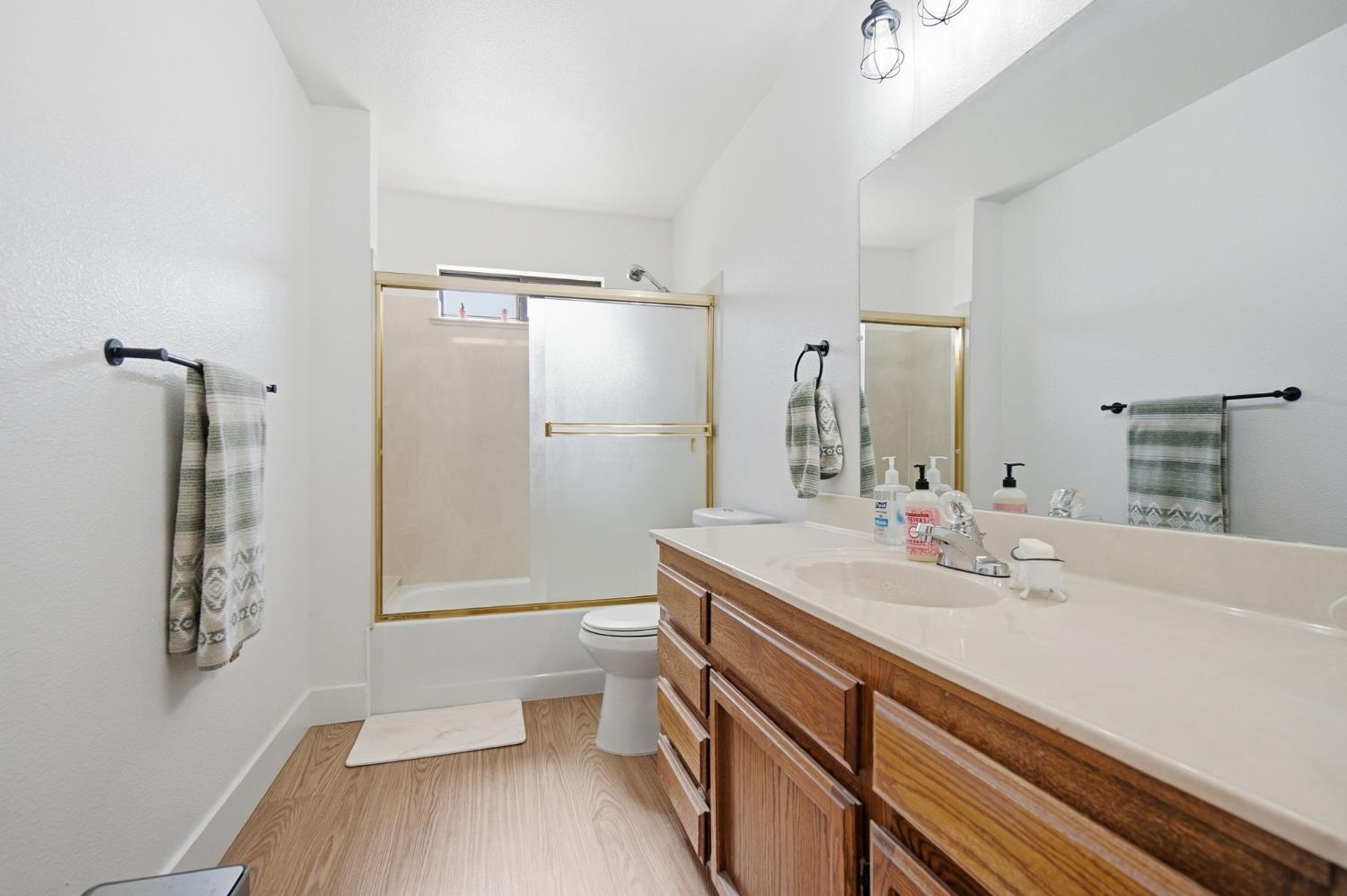 107 Frazine Rd, Modesto, CA 95357