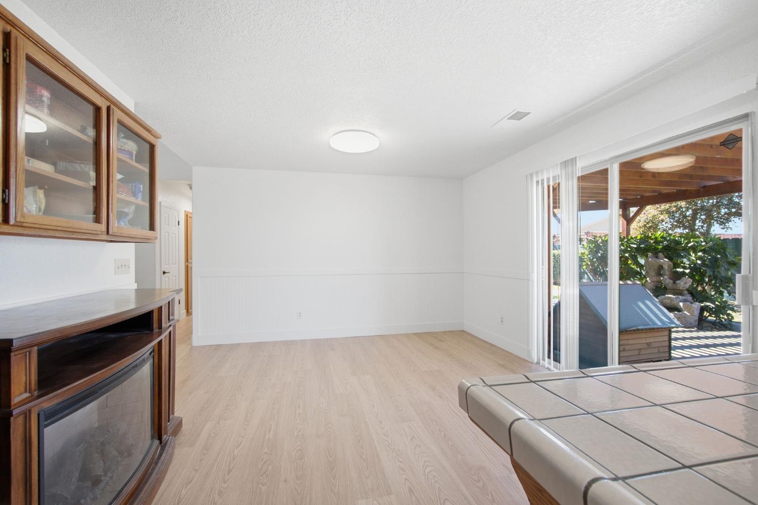107 Frazine Rd, Modesto, CA 95357