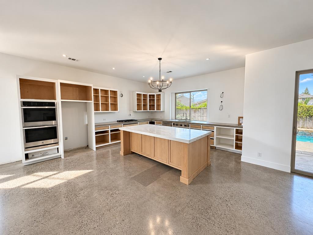 619 Pecan Dr, Ripon, CA 95366