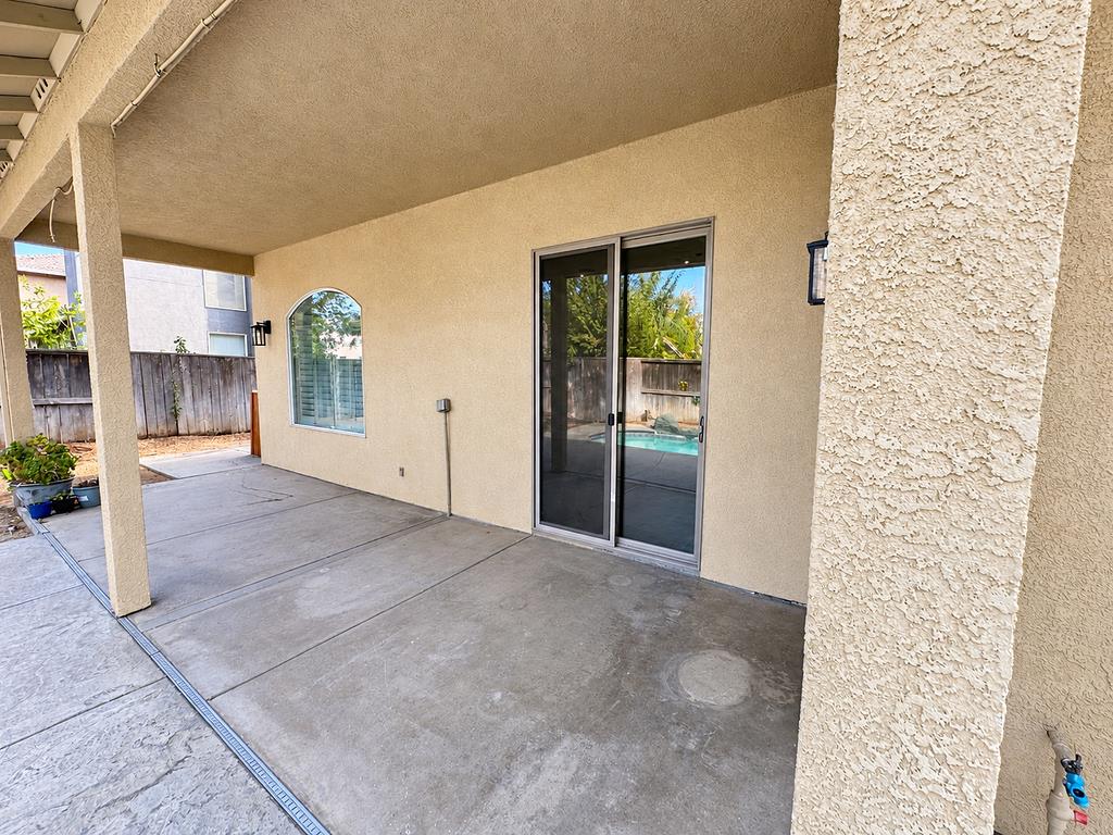 619 Pecan Dr, Ripon, CA 95366