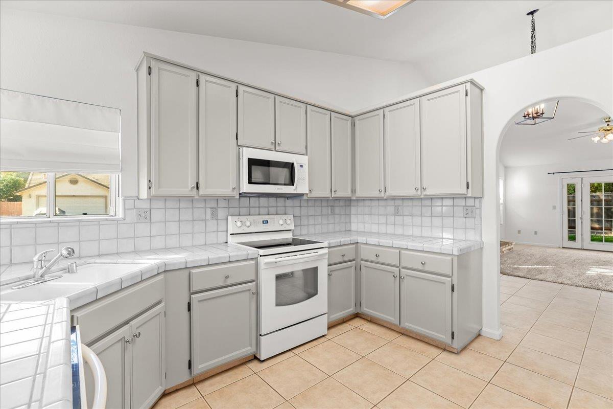 505 County Court, Ripon, CA 95366
