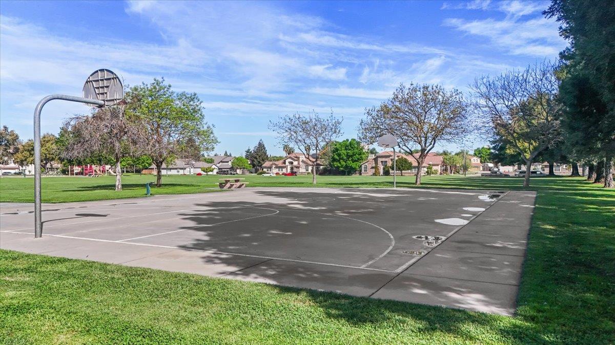 505 County Court, Ripon, CA 95366