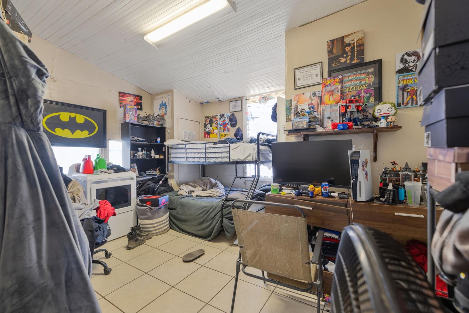 130 E 4th St, Hanford, CA 93230