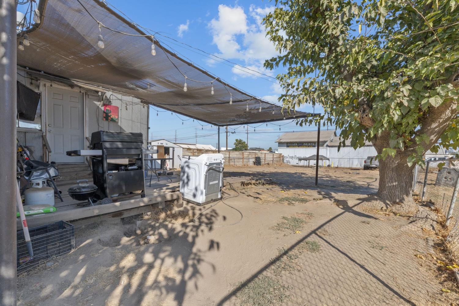 130 E 4th St, Hanford, CA 93230