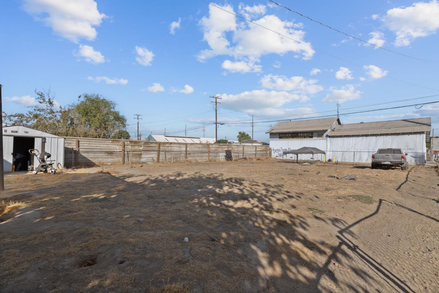 130 E 4th St, Hanford, CA 93230