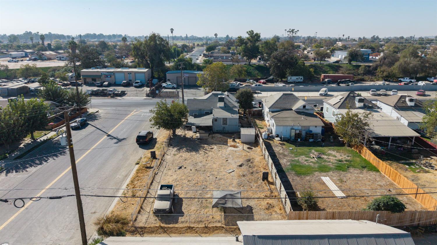 130 E 4th St, Hanford, CA 93230