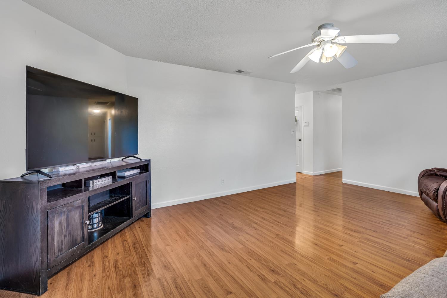1062 Madison Ave, Los Banos, CA 93635