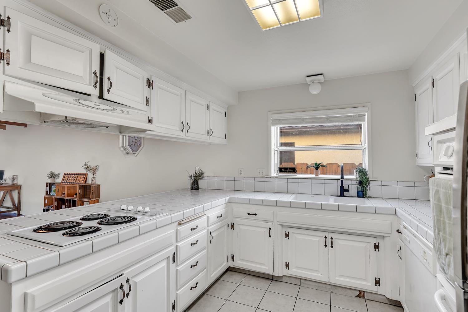 1062 Madison Ave, Los Banos, CA 93635