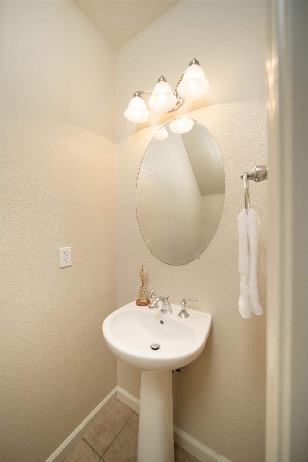 1766 Norwood Heights Ln, Ceres, CA 95307