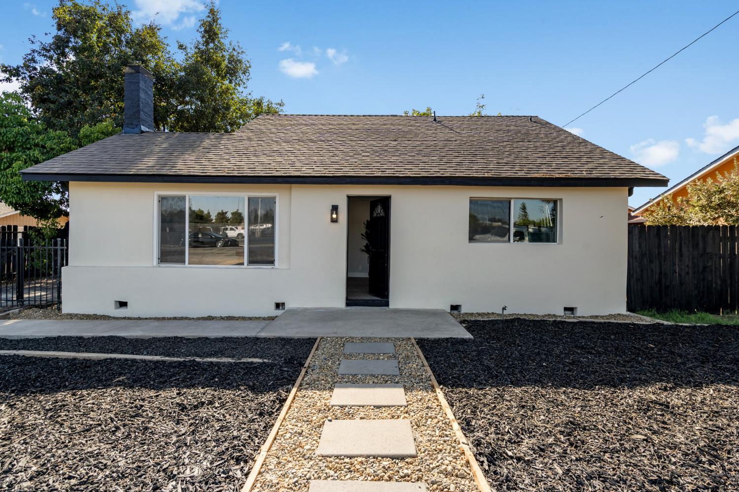 332 Hinkley Ave, Oakdale, CA 95361
