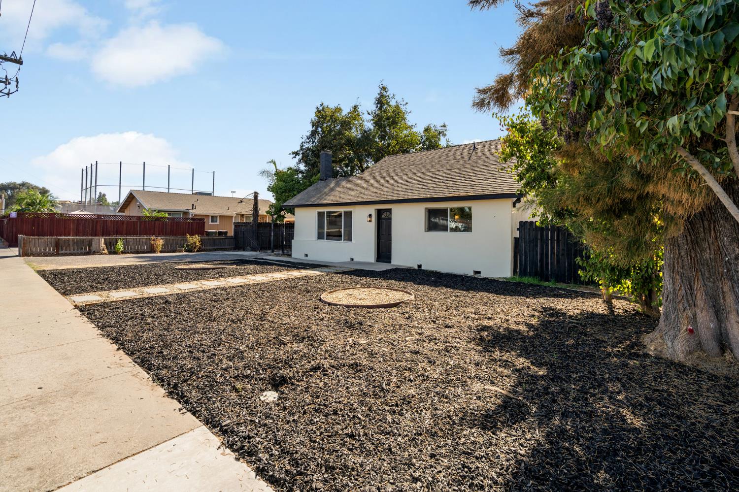 332 Hinkley Ave, Oakdale, CA 95361