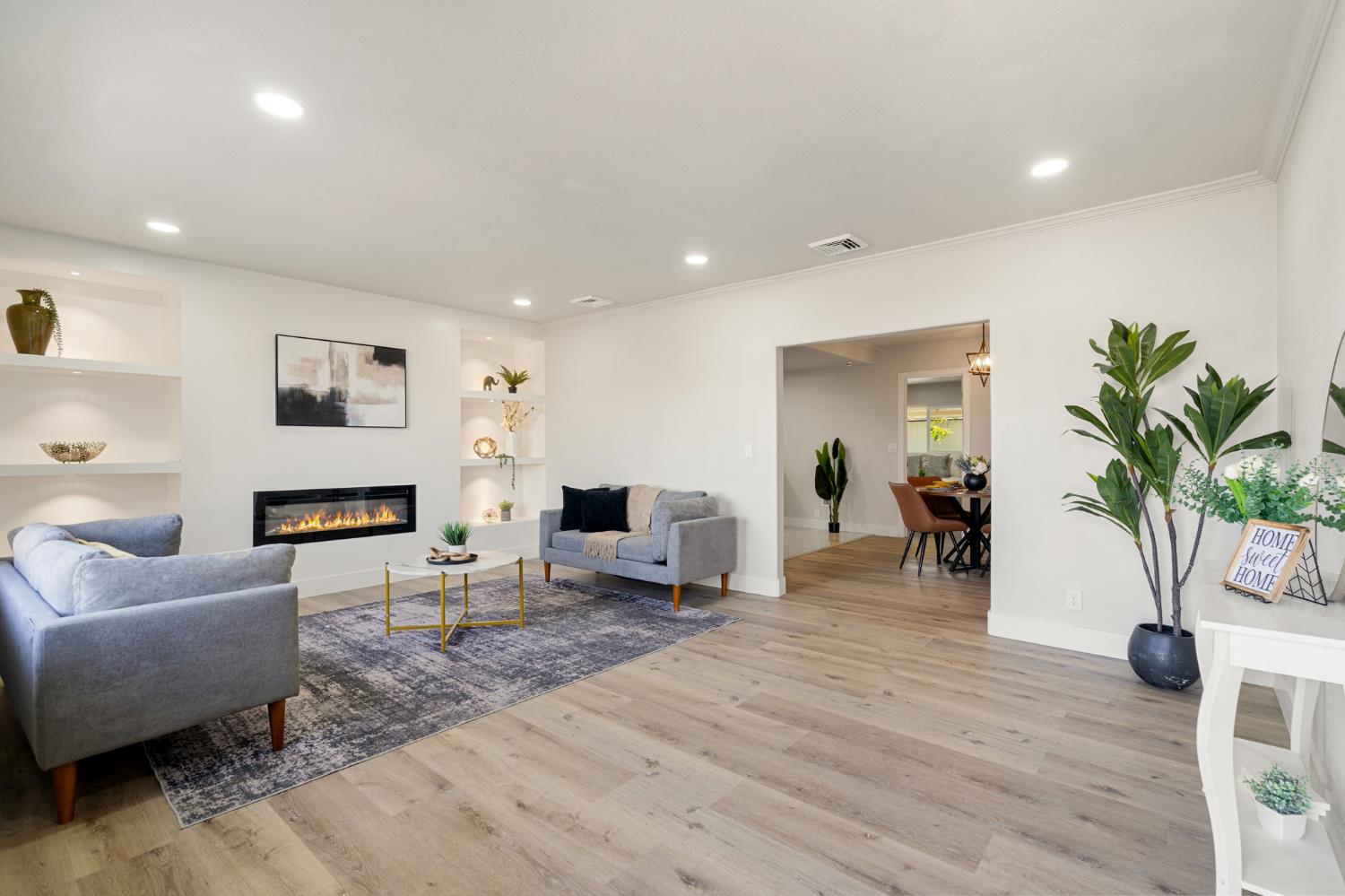 332 Hinkley Ave, Oakdale, CA 95361