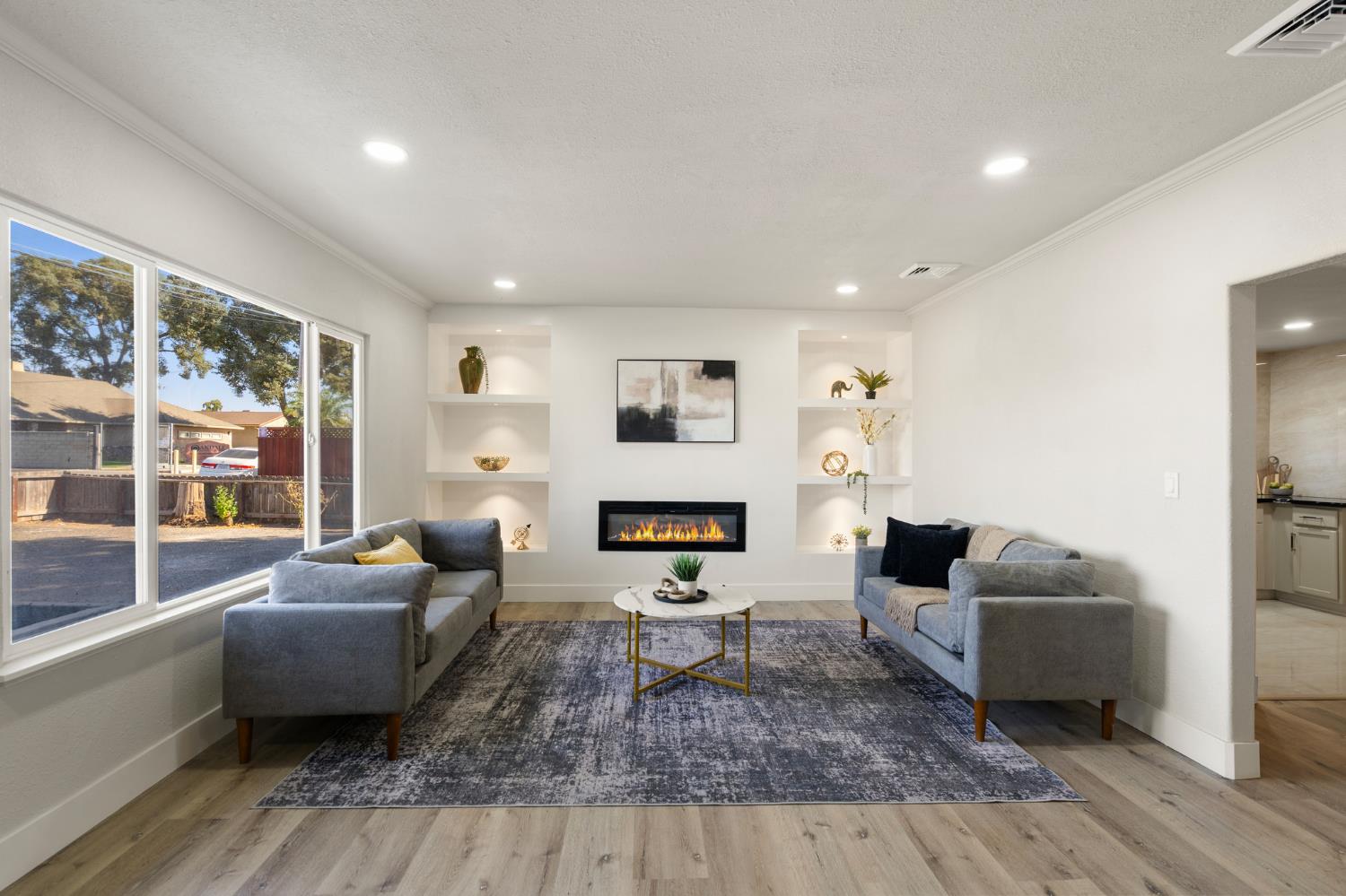 332 Hinkley Ave, Oakdale, CA 95361
