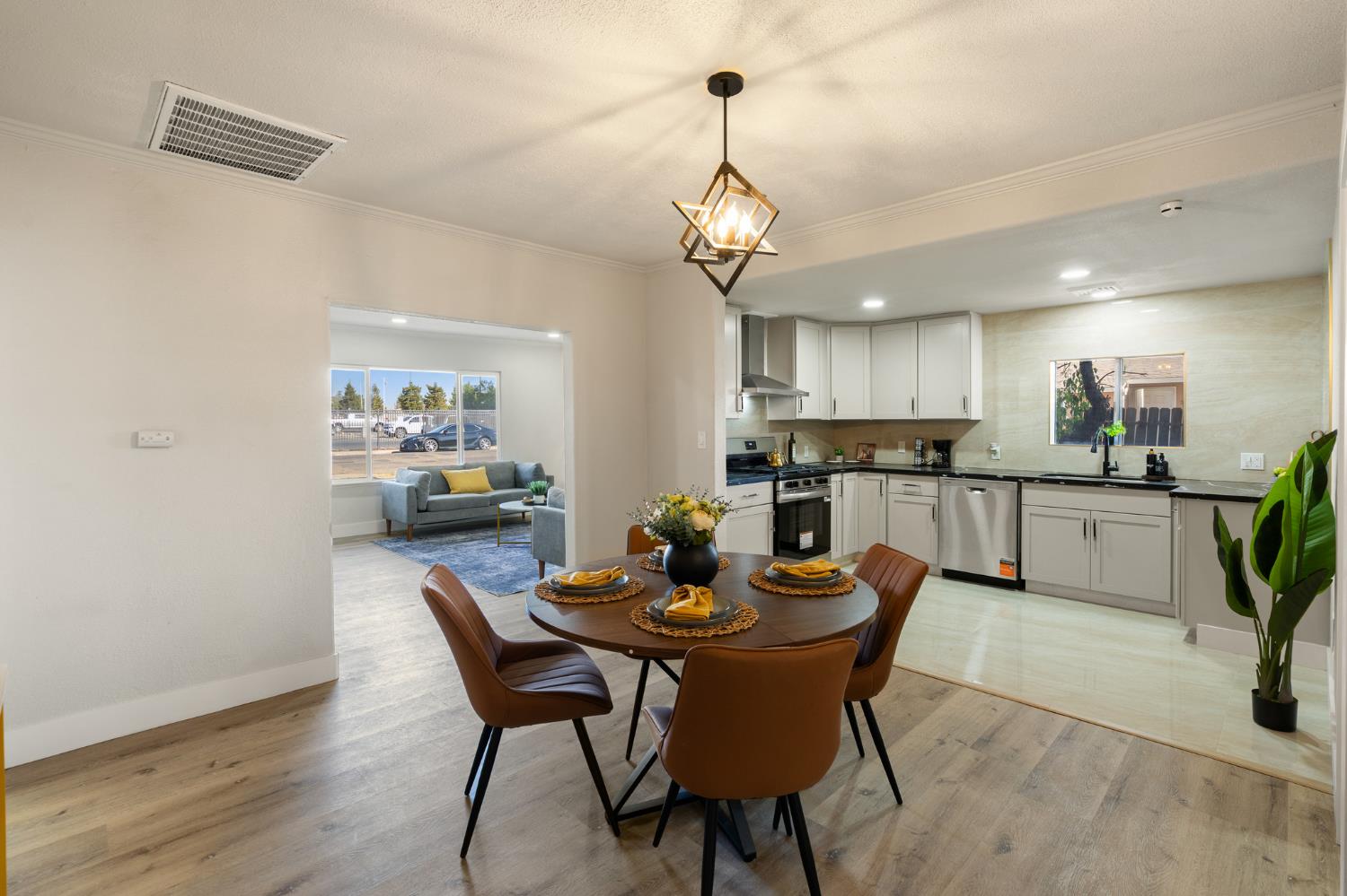 332 Hinkley Ave, Oakdale, CA 95361