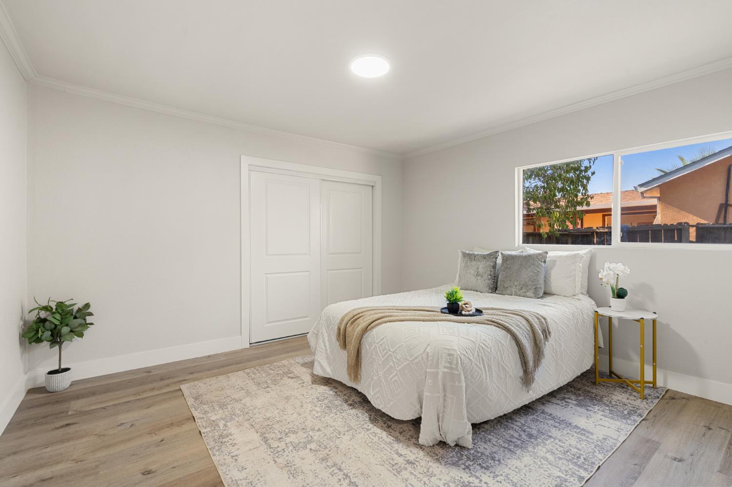 332 Hinkley Ave, Oakdale, CA 95361