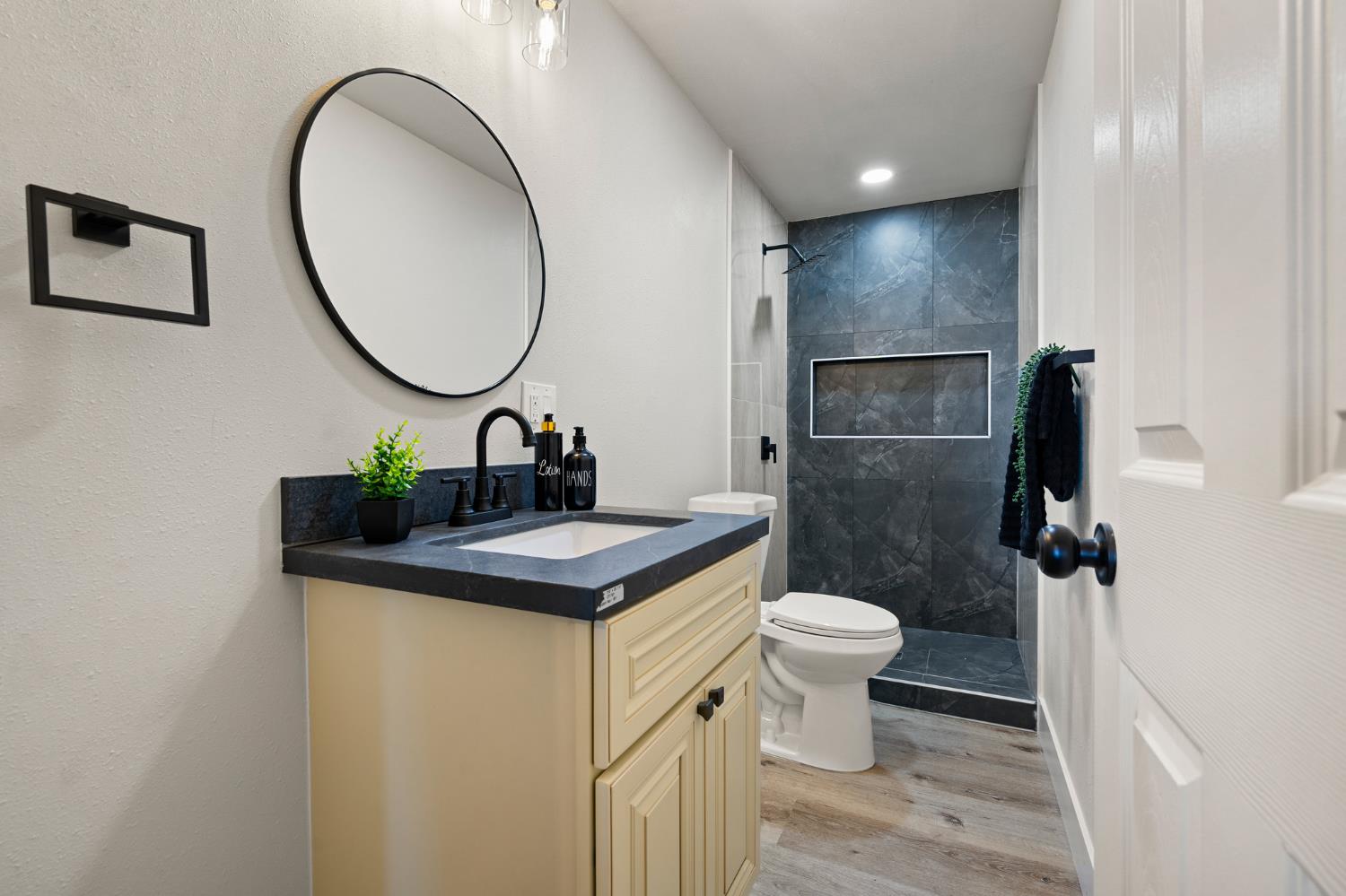 332 Hinkley Ave, Oakdale, CA 95361